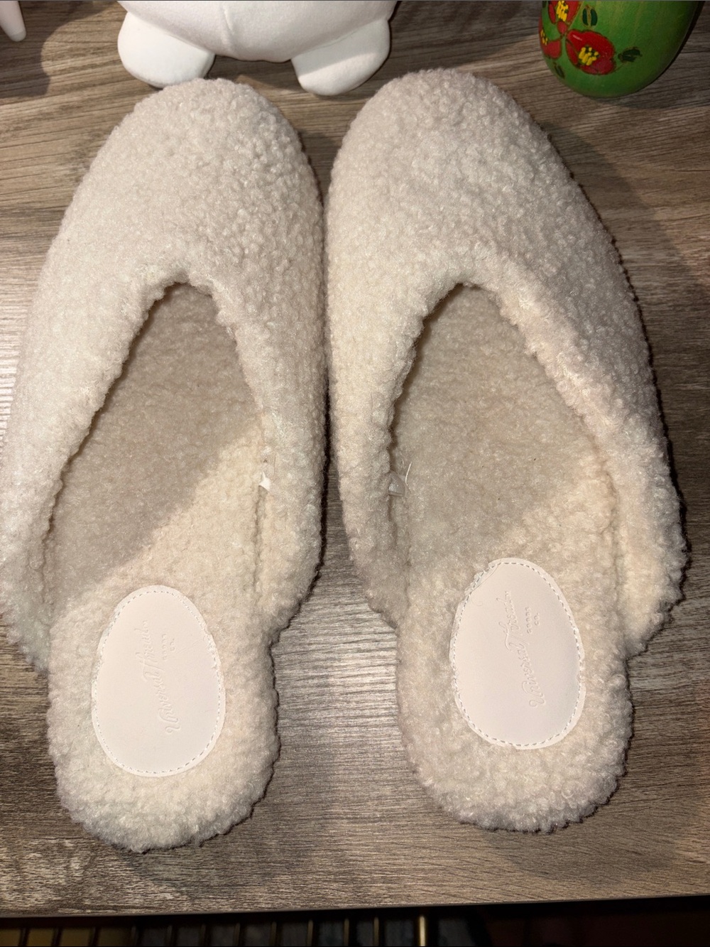 Universal Thread Alpine Hotel Kylar   Cream Slippers size 10